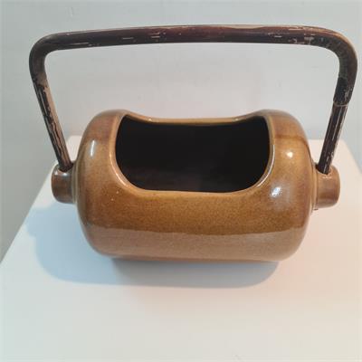 כלי קרמיקה וינטג’ של בית היוצר