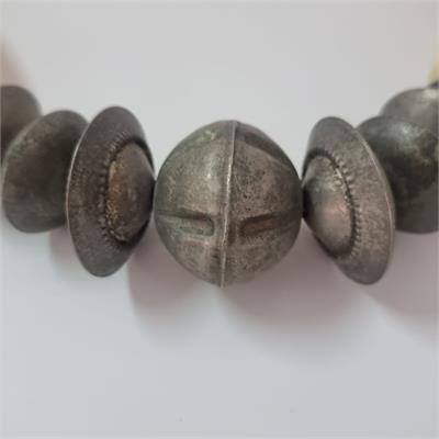 שרשרת אתנית ייחודית – עבודת יד בעיצוב שבטי