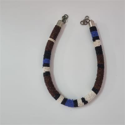 שרשרת קולר (Choker) אתנית – עבודת חרוזים אפריקאית