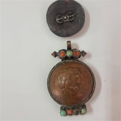 תליון "גאו" (Gau) טיבטי נדיר – קמע הגנה בנסיעות ובחיי היום-יום בעבודת יד