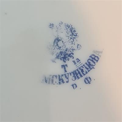 צלחת פורצלן רוסית מקורית מבית "קוזנצוב" (Kuznetsov)