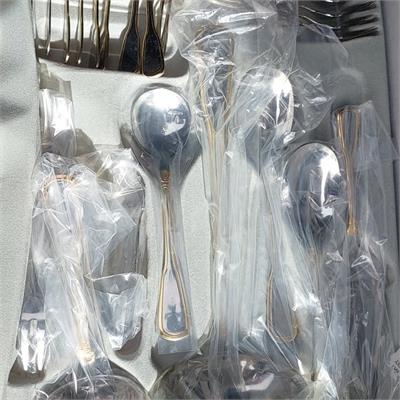 סט סכו"ם יוקרתי בגווני כסף וזהב בקופסת הגשה