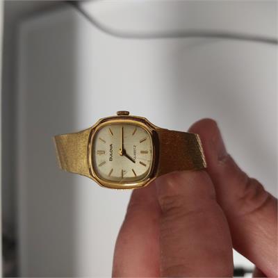 שעון יד נשים וינטג' בולובה (Bulova) בציפוי זהב משנת 1976