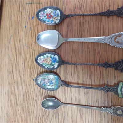 אוסף חמש כפיות וינטג' דקורטיביות עם אמייל