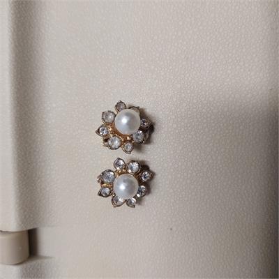 עגילי קליפס וינטג' דמויי פרח משובצים פנינה וקריסטלים