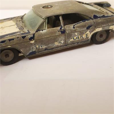 מכונית צעצוע וינטג' ממתכת יצוקה במצב משוחק