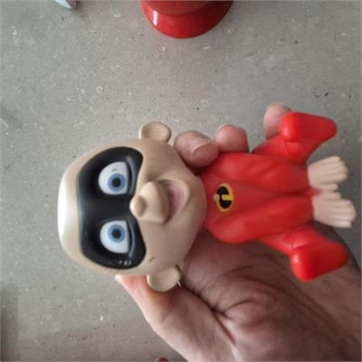 מיכל אספנות "Little Monsters" – קולין (שנת 2001)