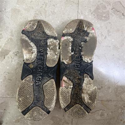 למכירה נעלי בלנסיאגה טריפל S מקוריות.