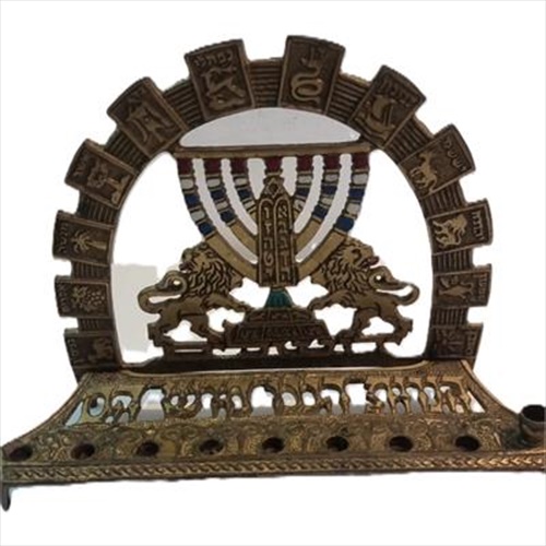 חנוכיה ישנה מבית "תמר"
