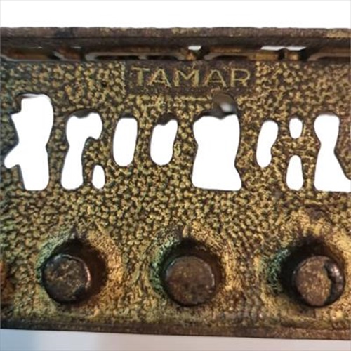 חנוכיה ישנה מבית "תמר"