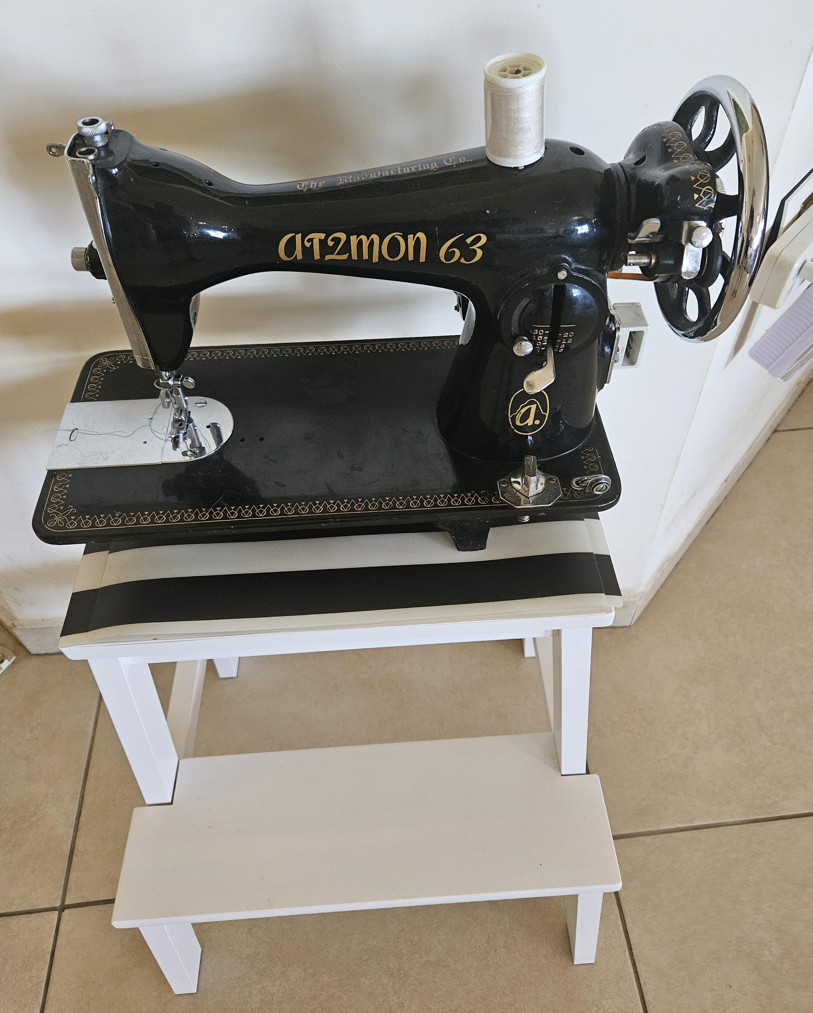 מכונת תפירה וינטג' עצמון 63