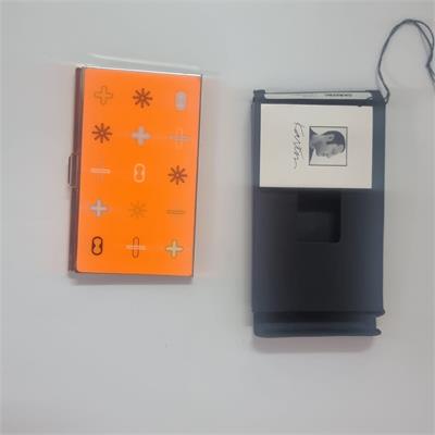למכירה: נרתיק כרטיסי ביקור מעוצב "Orange" – Karim Rashid (AC