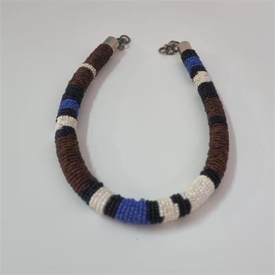 שרשרת קולר (Choker) אתנית – עבודת חרוזים אפריקאית