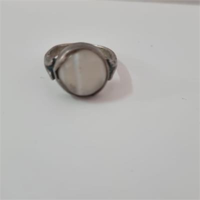 טבעת וינטג' עדינה – משובצת אבן ירח (Moonstone)