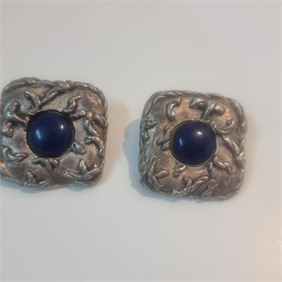 עגילי קליפס וינטג' פיסוליים עם אבן בצבע כחול עמוק