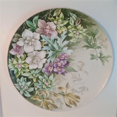 צלחת פורצלן רוסית מקורית מבית "קוזנצוב" (Kuznetsov)