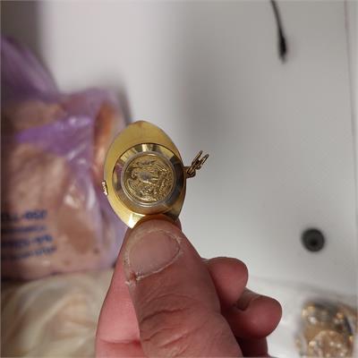 תליון שעון וינטג' מזהב בצורת עין