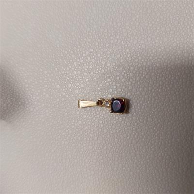 תליון זהב צהוב עם אבן גרנט ויהלום קטן