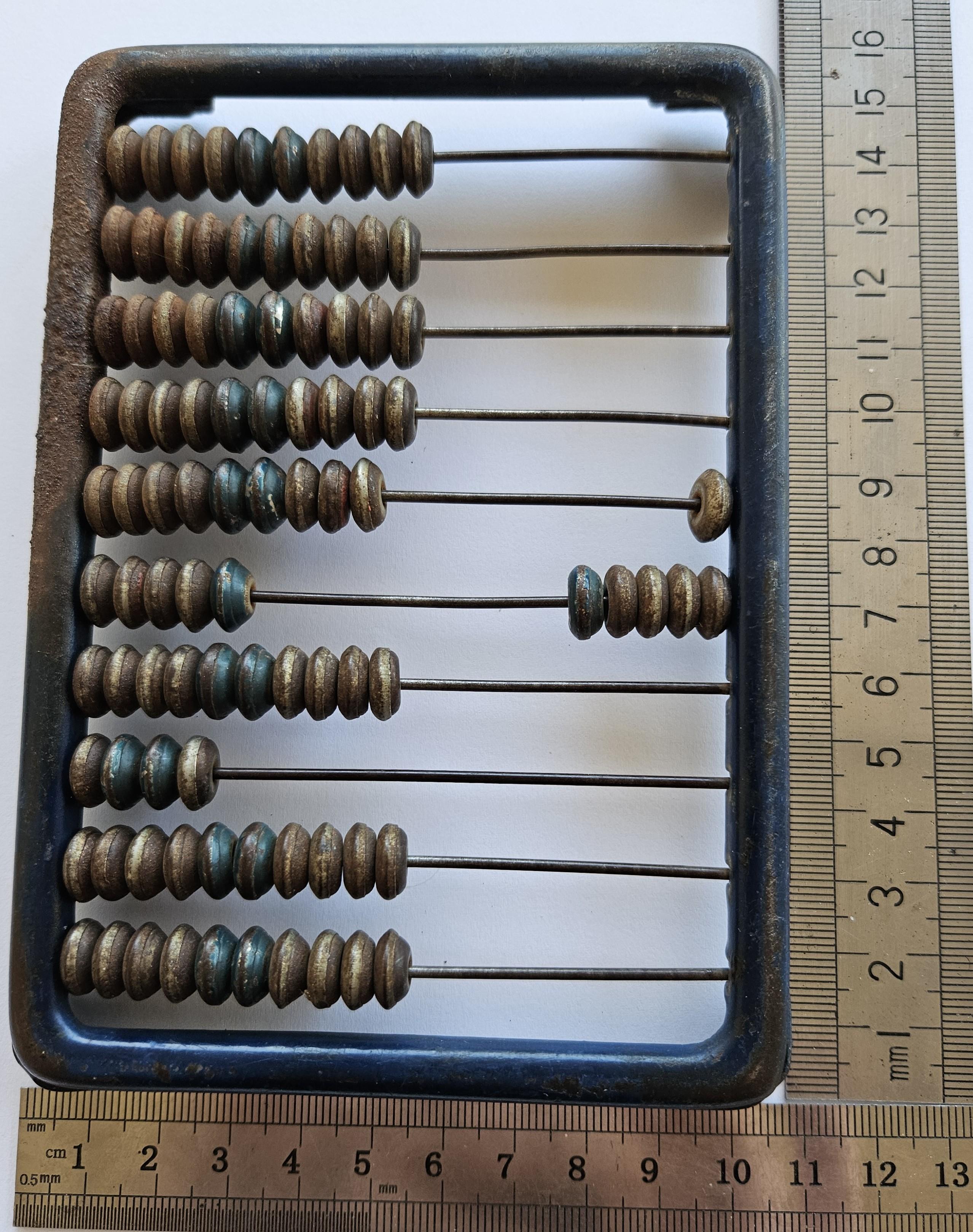 חשבוניית עץ ומתכת עתיקה