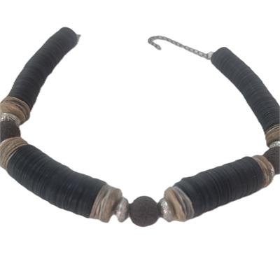 שרשרת בוהו-שיק ייחודית - אבני לבה טבעיות וחרוזי Heishi