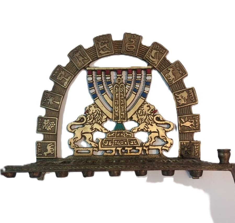 חנוכיה ישנה מבית "תמר"