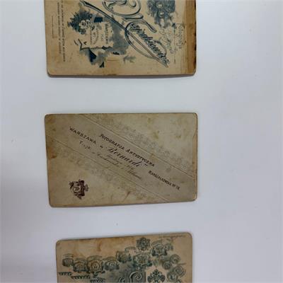 גלויות נשים מסטודיו פולניים עתיקים בין מלחמות עולם