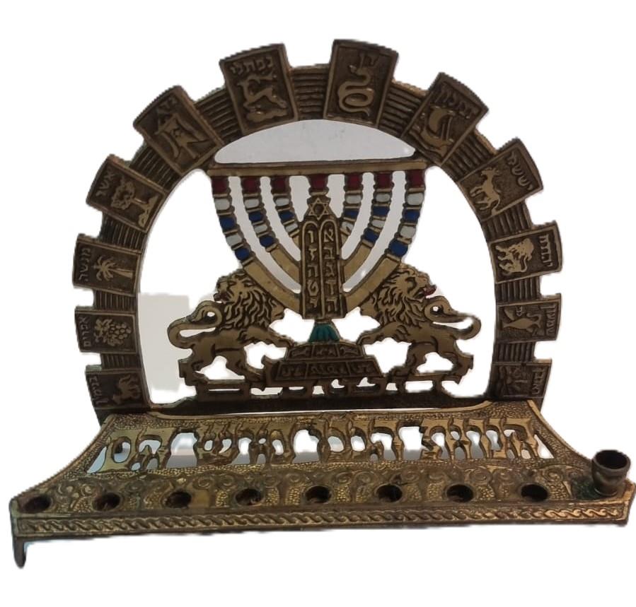 חנוכיה ישנה מבית "תמר"