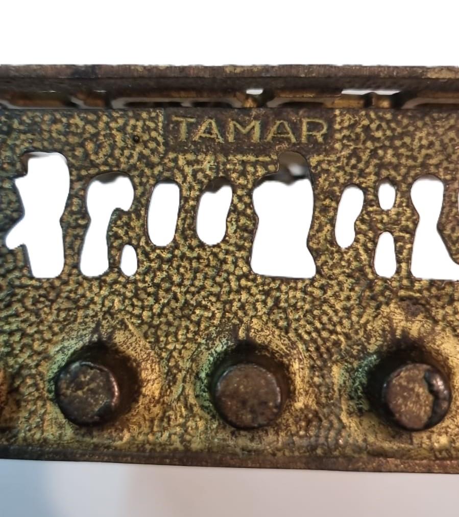 חנוכיה ישנה מבית "תמר"